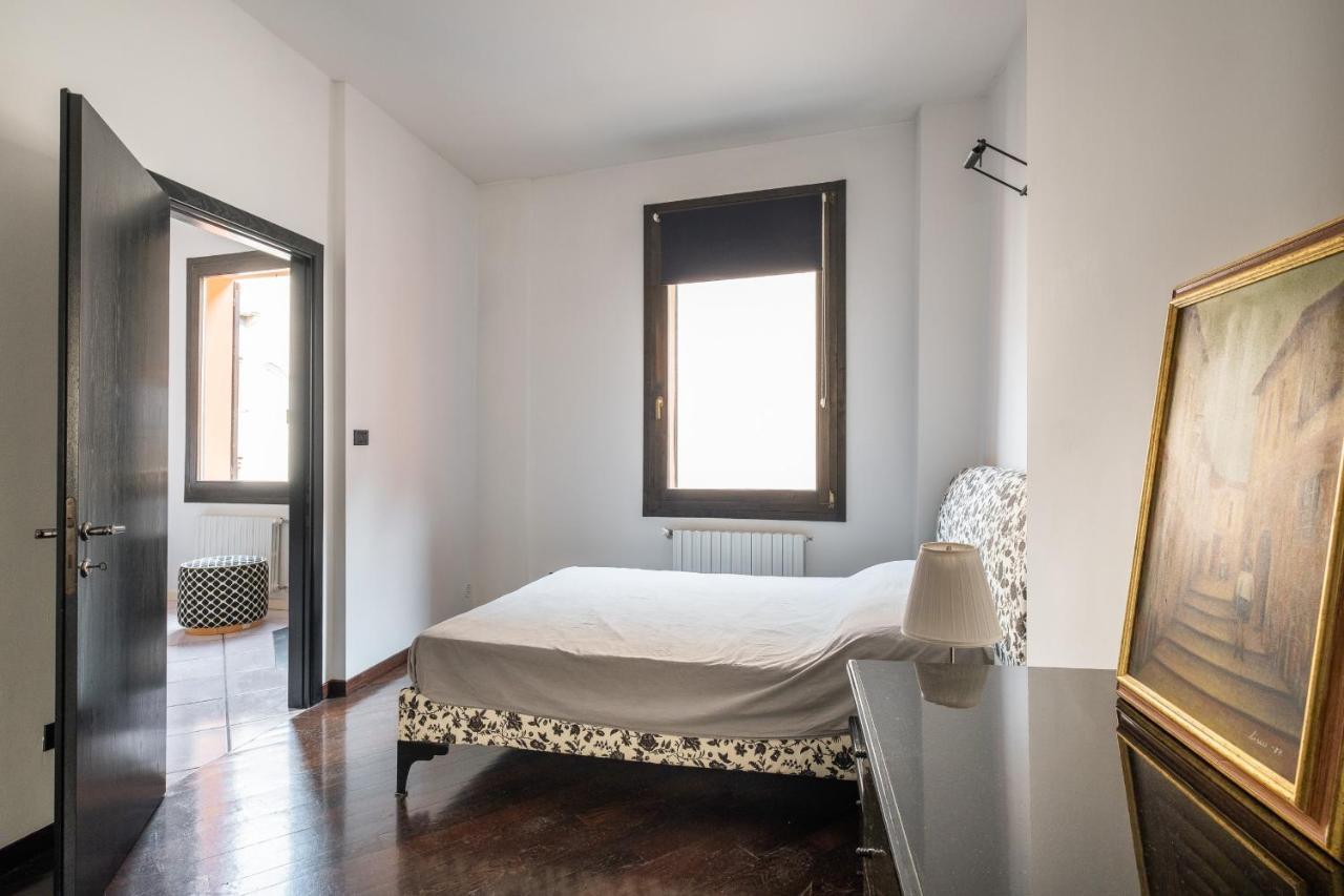 Torre Dell'Orologio Apartment By Wonderful Italy Bolonha Exterior foto